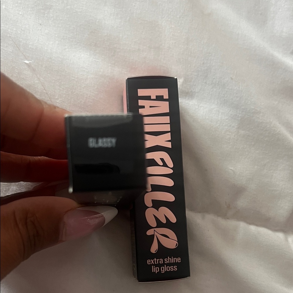 Faux Filter Extra Shine Lip Gloss -Glassy